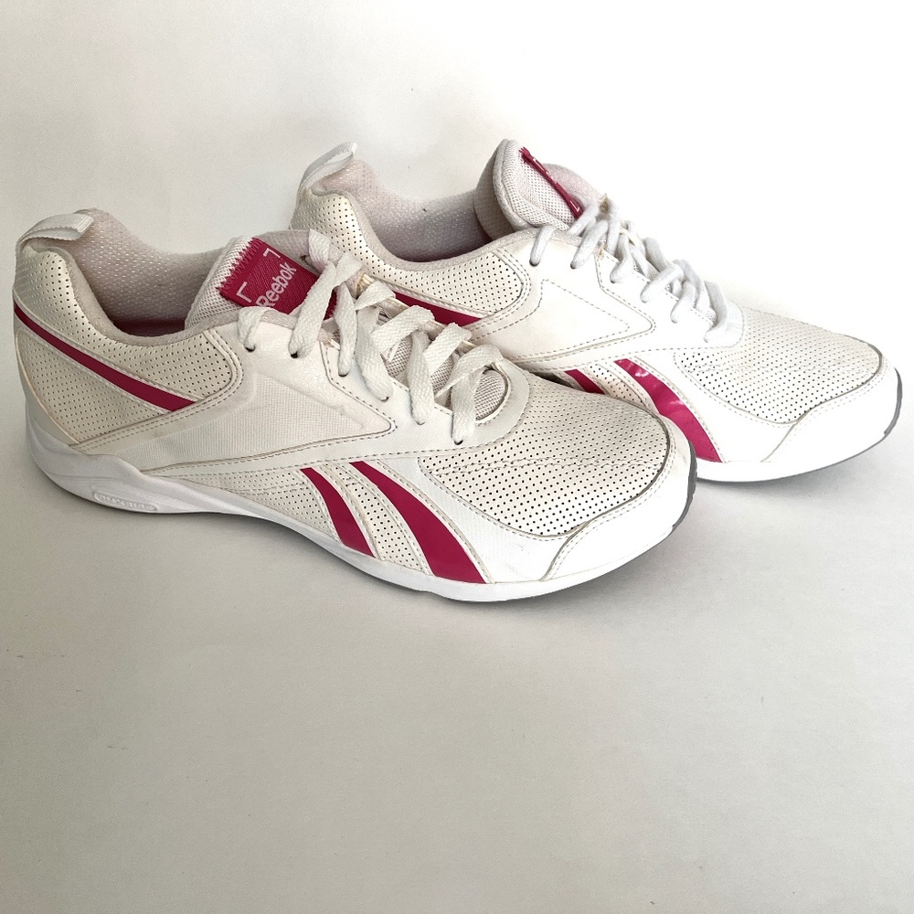 !! - Reebok Sneakers Size 8 in like New Condition